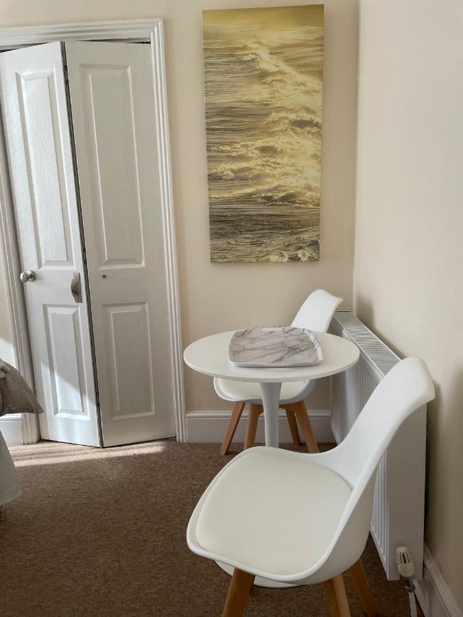 Caris Guest House Southend-on-Sea Bagian luar foto