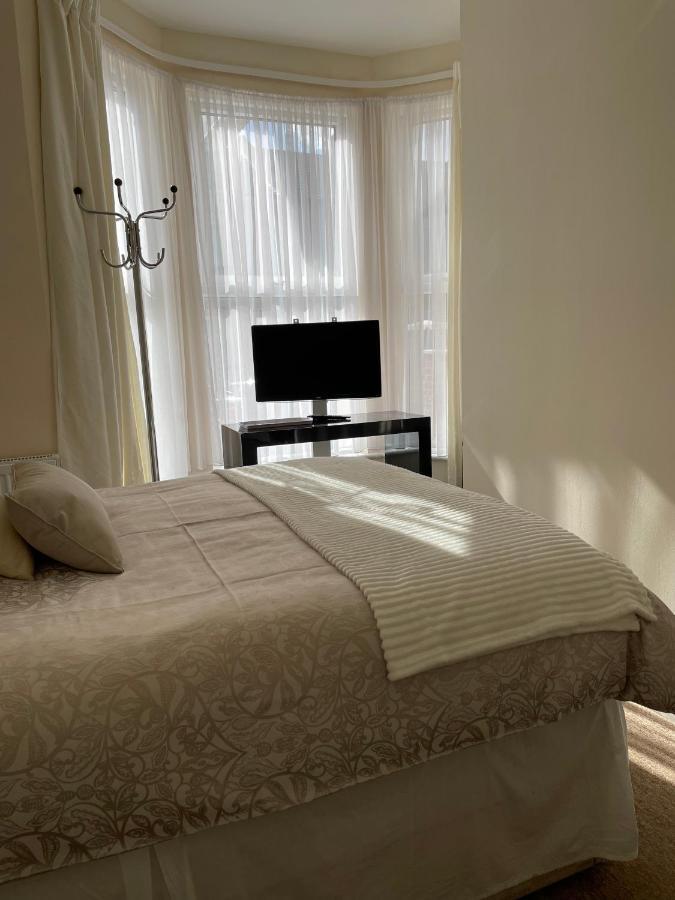 Caris Guest House Southend-on-Sea Bagian luar foto