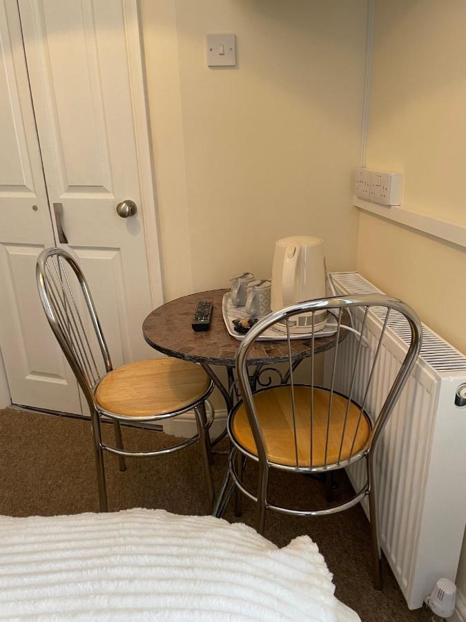 Caris Guest House Southend-on-Sea Bagian luar foto