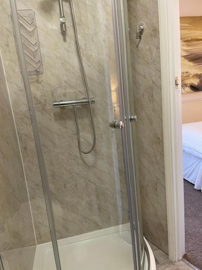 Caris Guest House Southend-on-Sea Bagian luar foto