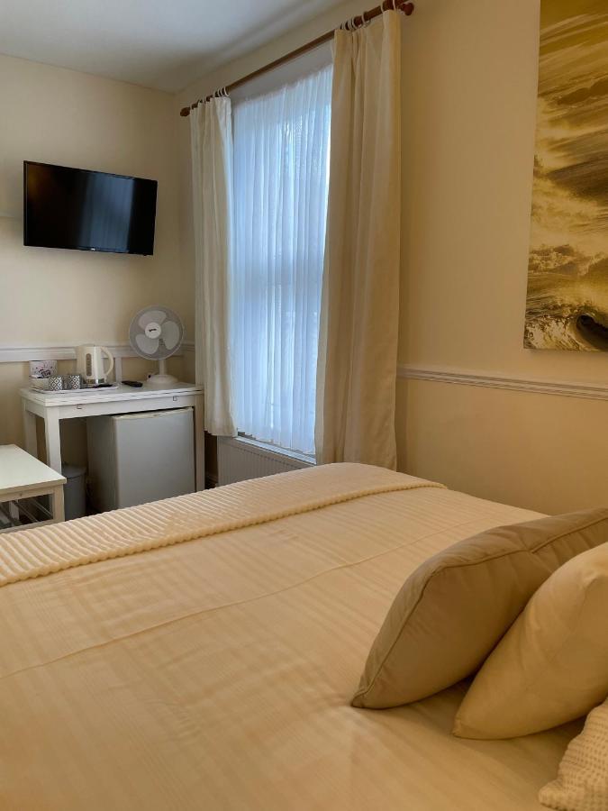 Caris Guest House Southend-on-Sea Bagian luar foto