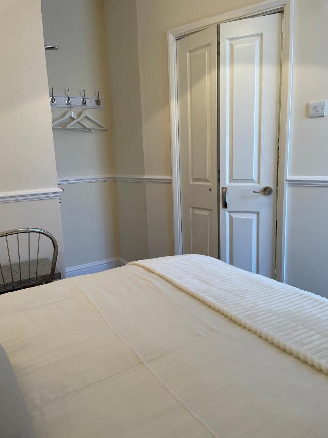 Caris Guest House Southend-on-Sea Bagian luar foto