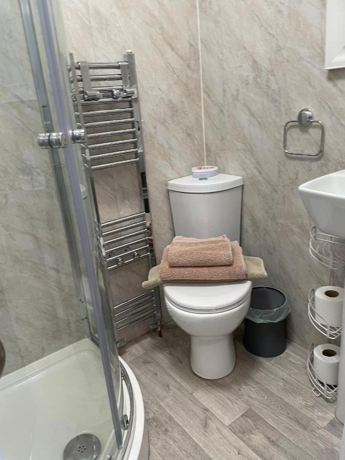 Caris Guest House Southend-on-Sea Bagian luar foto