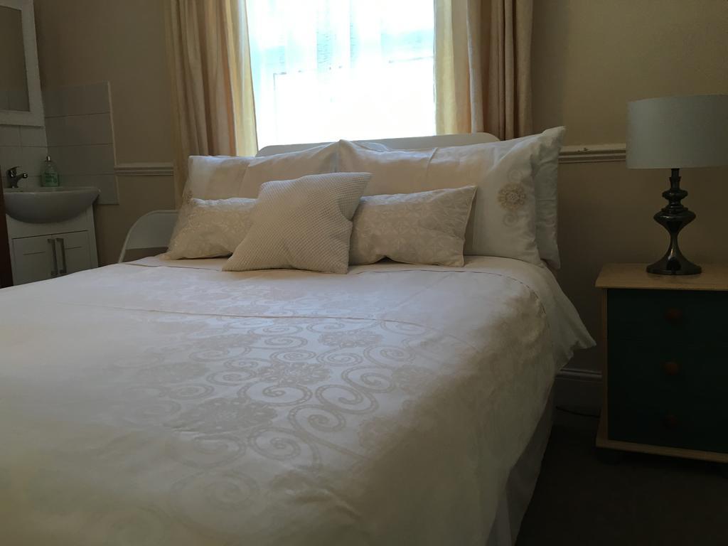 Caris Guest House Southend-on-Sea Bagian luar foto