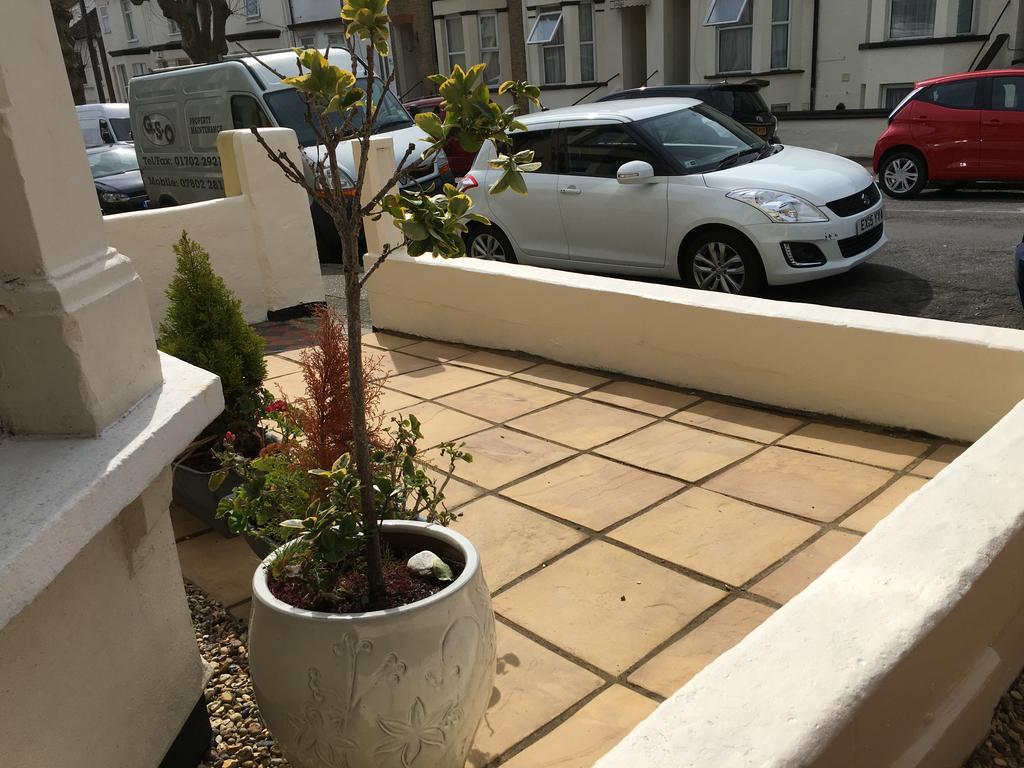 Caris Guest House Southend-on-Sea Bagian luar foto
