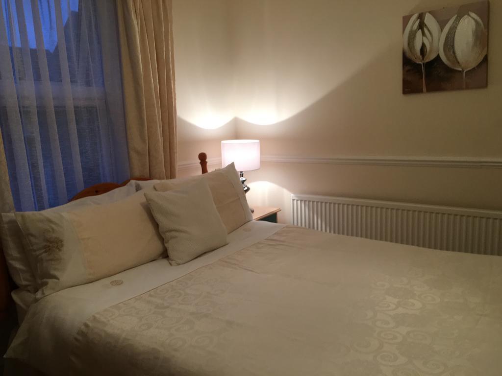 Caris Guest House Southend-on-Sea Bagian luar foto